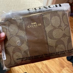 Coach signature leather corner zip wristlet, medium khaki saddle